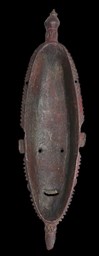 VIGOROUSLY CARVED SEPIK MASKETTE